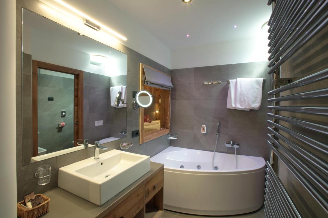 Alexander Hotel Alpine Wellness Dolomites Molveno Exterior photo