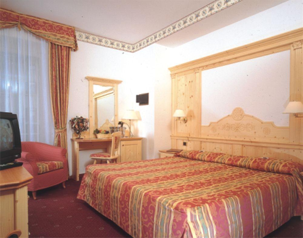 Alexander Hotel Alpine Wellness Dolomites Molveno Exterior photo