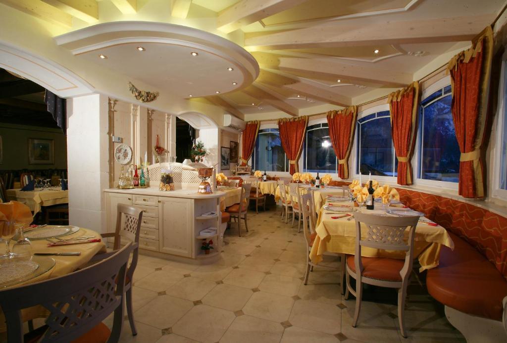 Alexander Hotel Alpine Wellness Dolomites Molveno Exterior photo