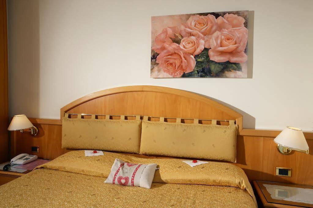 Alexander Hotel Alpine Wellness Dolomites Molveno Exterior photo